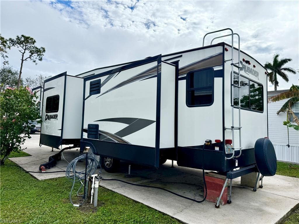 276 Bass Ln, Naples, FL 34114-7