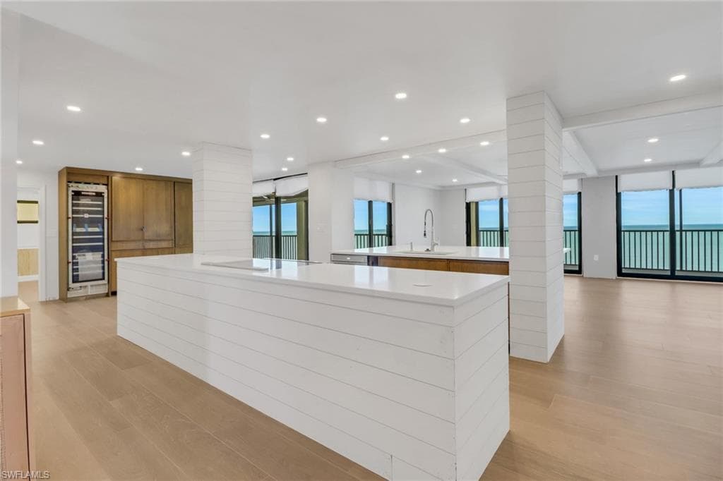 9715 Gulf Shore Dr 702, Naples, FL 34108-1