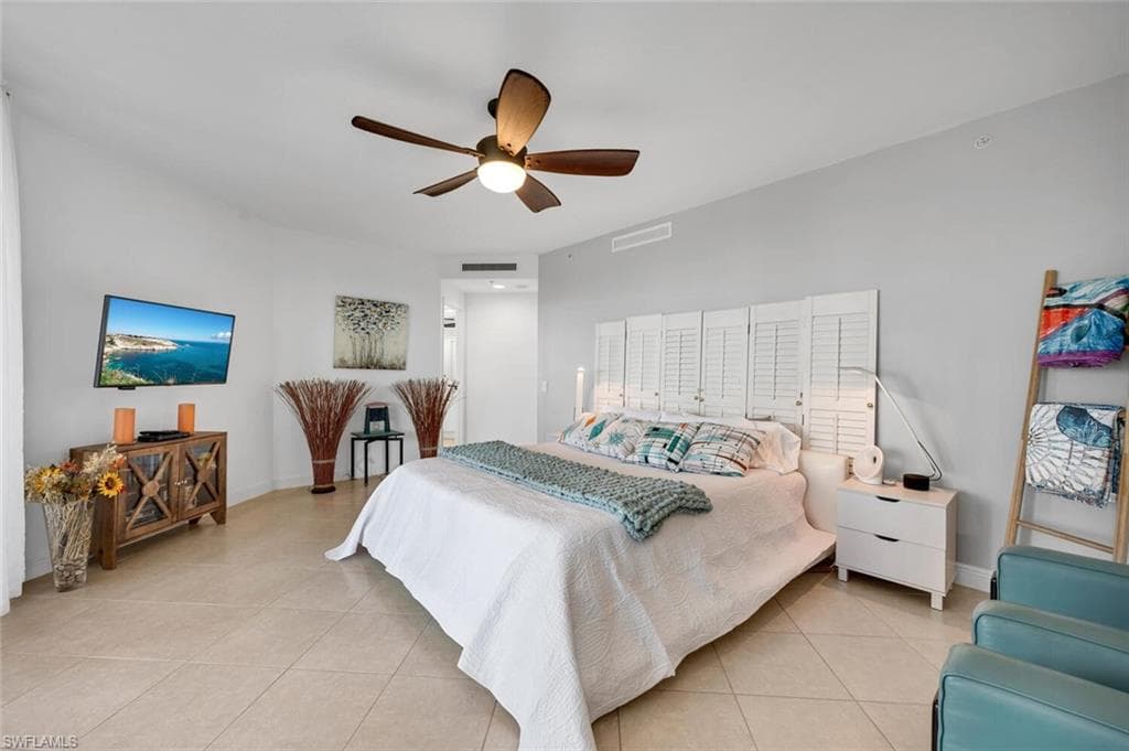 445 Cove Tower Dr 504, Naples, FL 34110-10