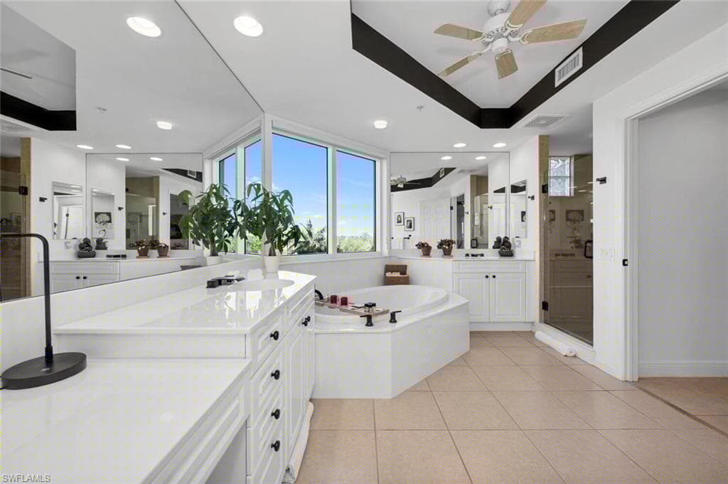 445 Cove Tower Dr 504, Naples, FL 34110-12