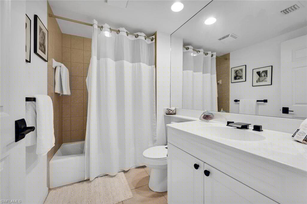 445 Cove Tower Dr 504, Naples, FL 34110-14