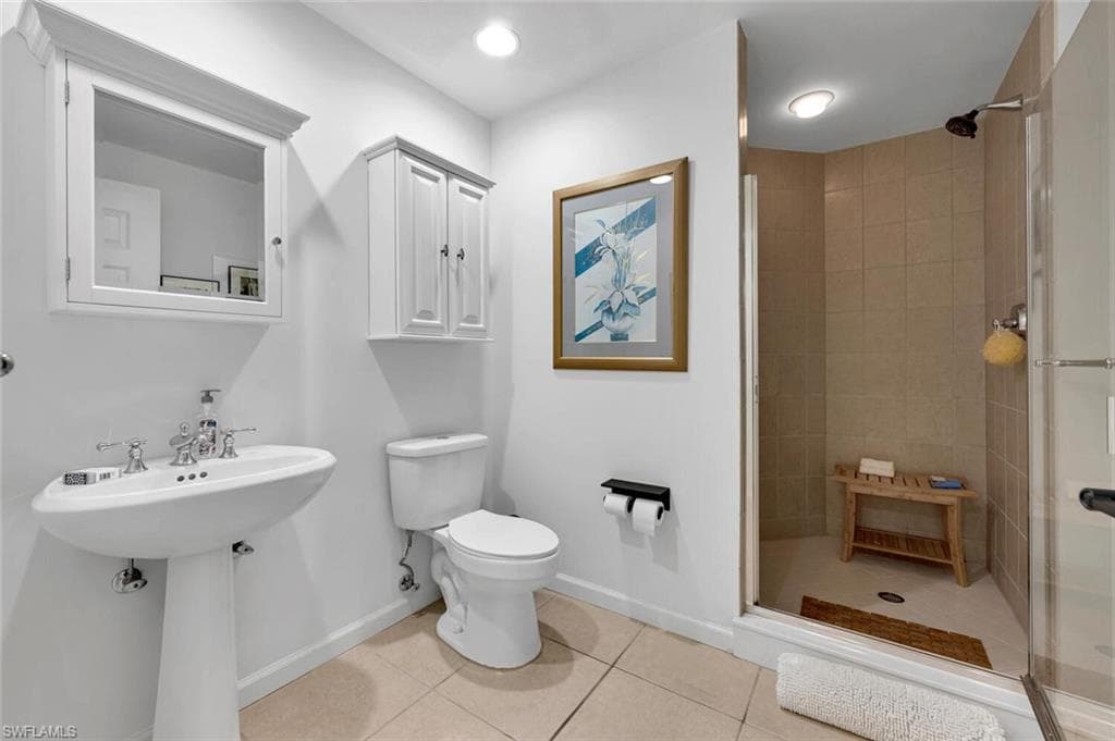 445 Cove Tower Dr 504, Naples, FL 34110-16