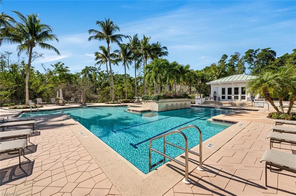 445 Cove Tower Dr 504, Naples, FL 34110-19
