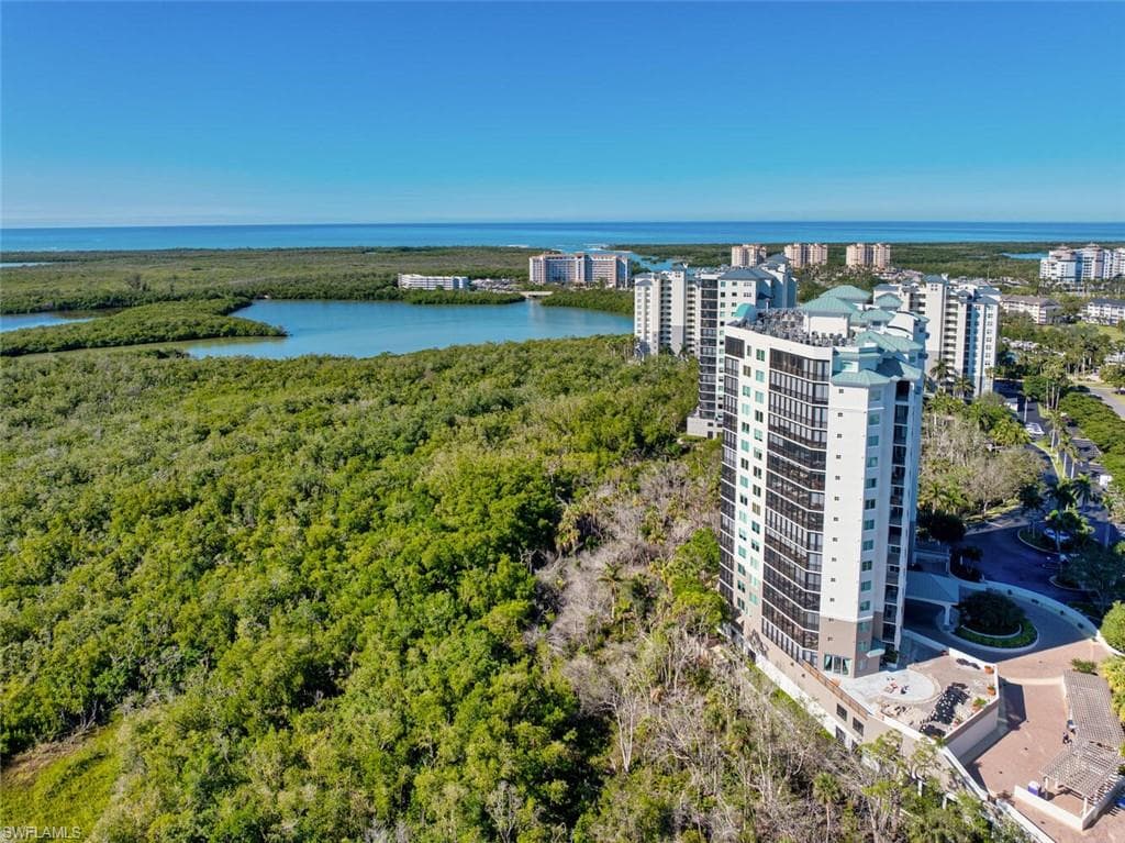 445 Cove Tower Dr 504, Naples, FL 34110-3