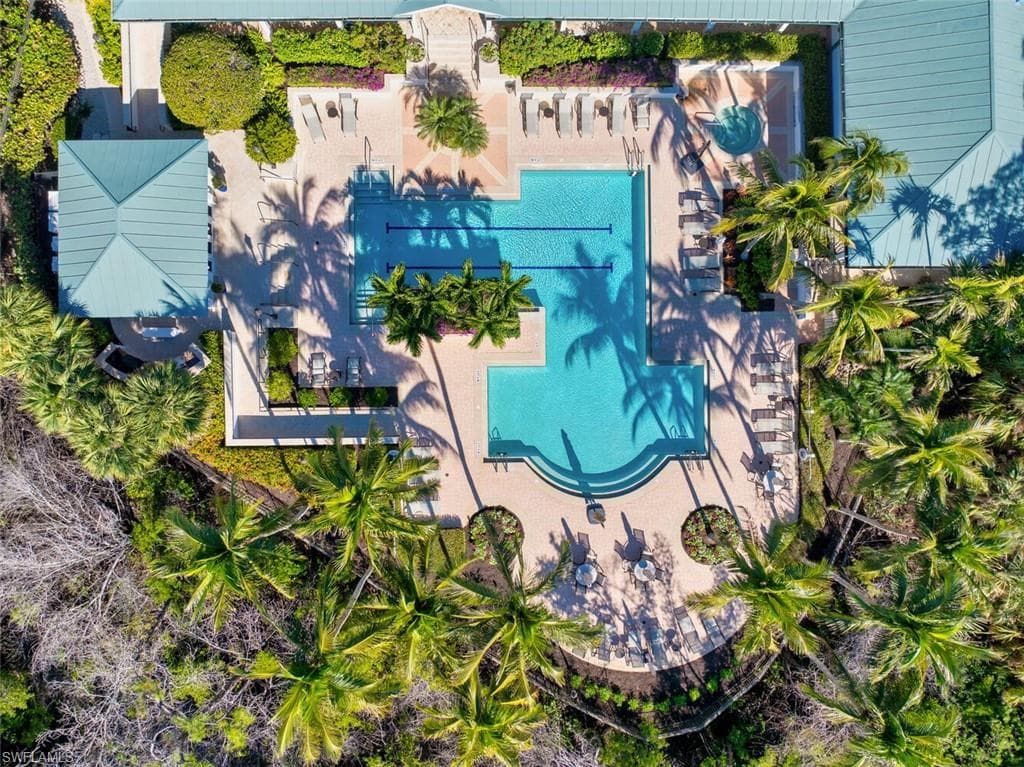445 Cove Tower Dr 504, Naples, FL 34110-4