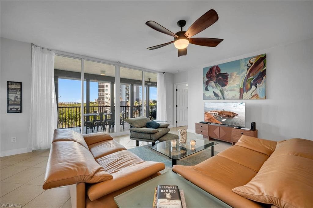 445 Cove Tower Dr 504, Naples, FL 34110-6