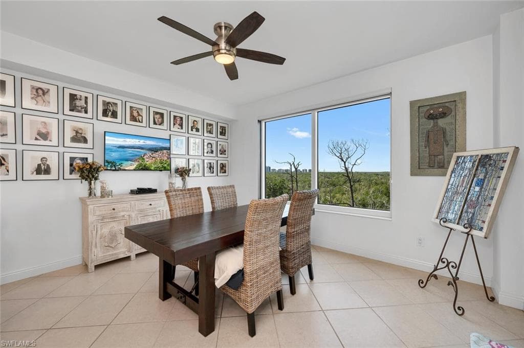 445 Cove Tower Dr 504, Naples, FL 34110-7
