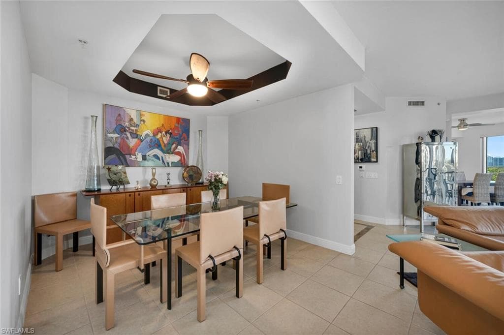 445 Cove Tower Dr 504, Naples, FL 34110-8