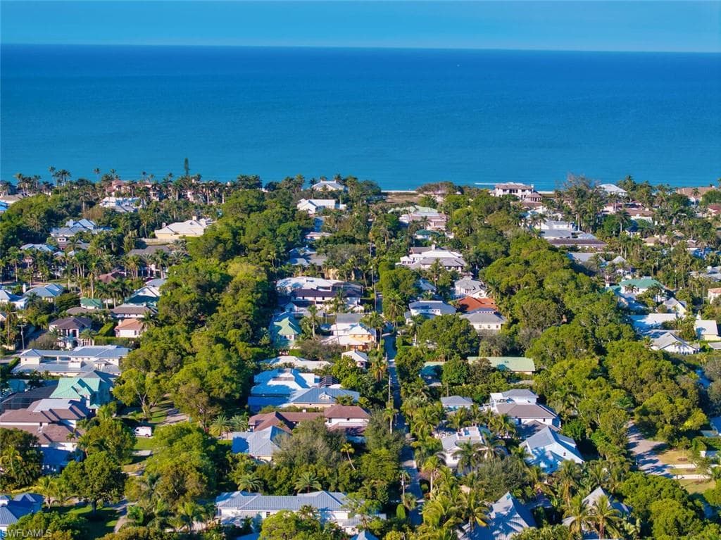 245 5th St N, Naples, FL 34102-4