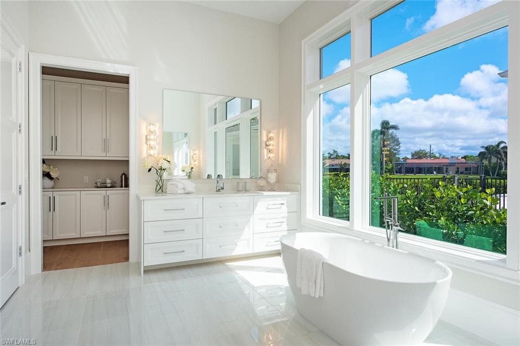 527 Devils Ln, Naples, FL 34103-16