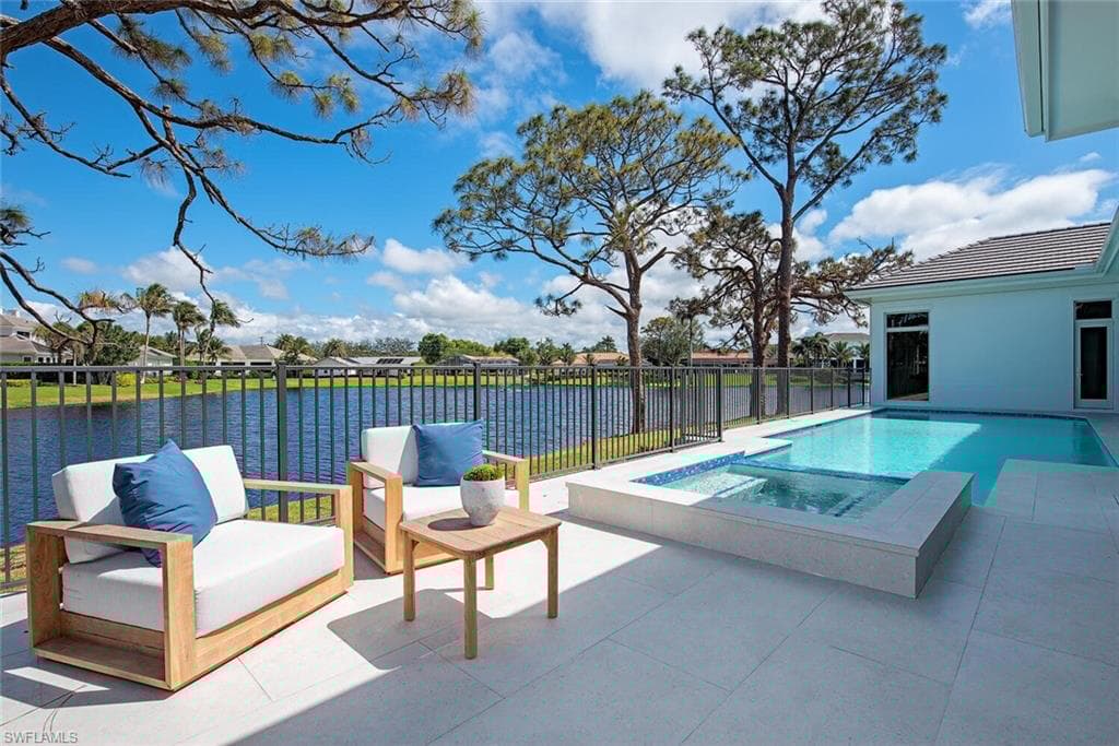 527 Devils Ln, Naples, FL 34103-28