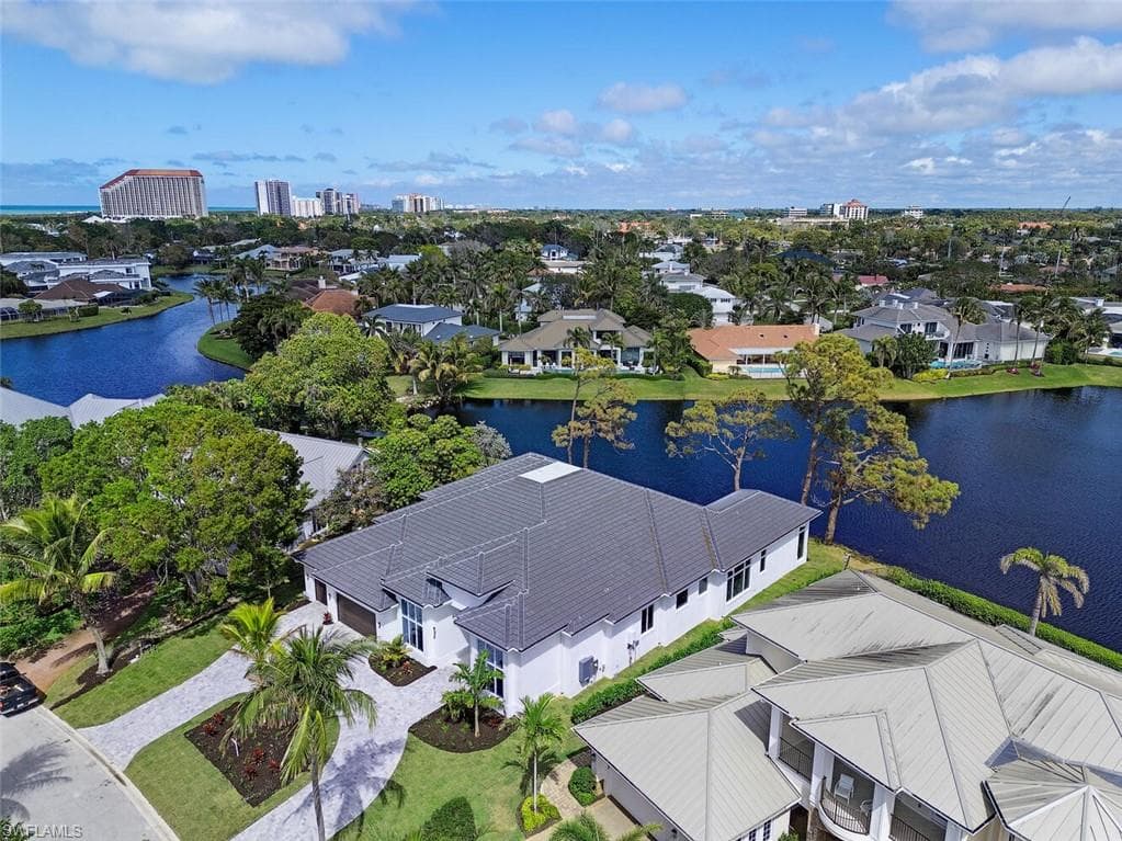 527 Devils Ln, Naples, FL 34103-3