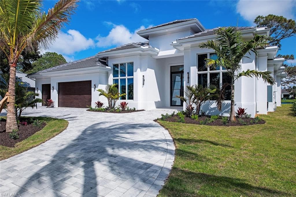 527 Devils Ln, Naples, FL 34103-4