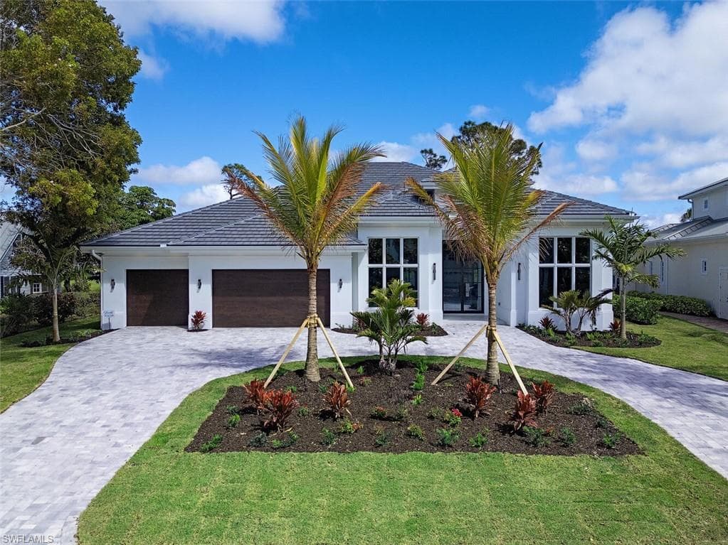 527 Devils Ln, Naples, FL 34103-5