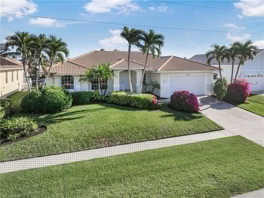 751 Amber Dr, Marco Island, FL 34145-35