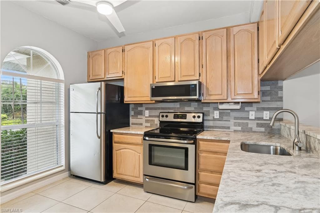 8161 Twelve Oaks Cir 523, Naples, FL 34113-4