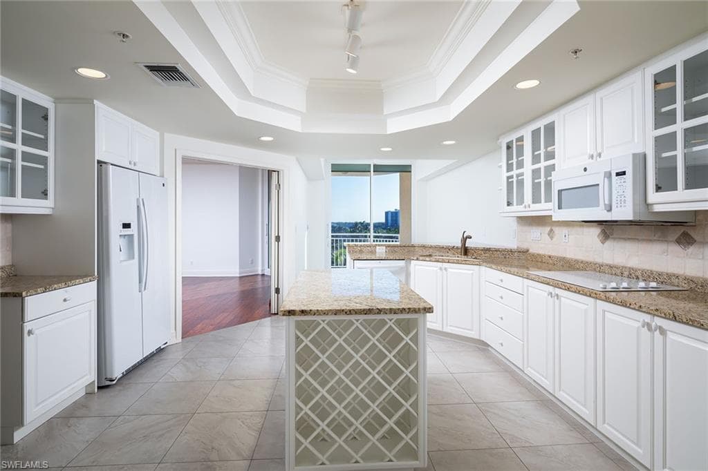 435 Dockside Dr B703, Naples, FL 34110-14