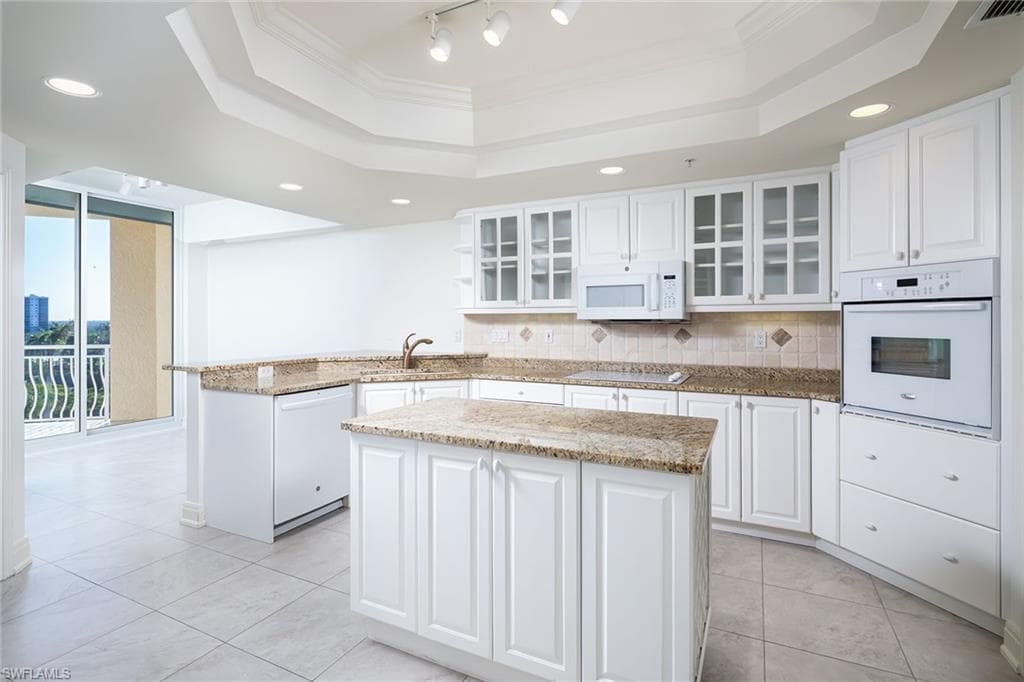 435 Dockside Dr B703, Naples, FL 34110-15