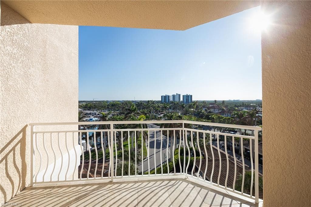 435 Dockside Dr B703, Naples, FL 34110-17