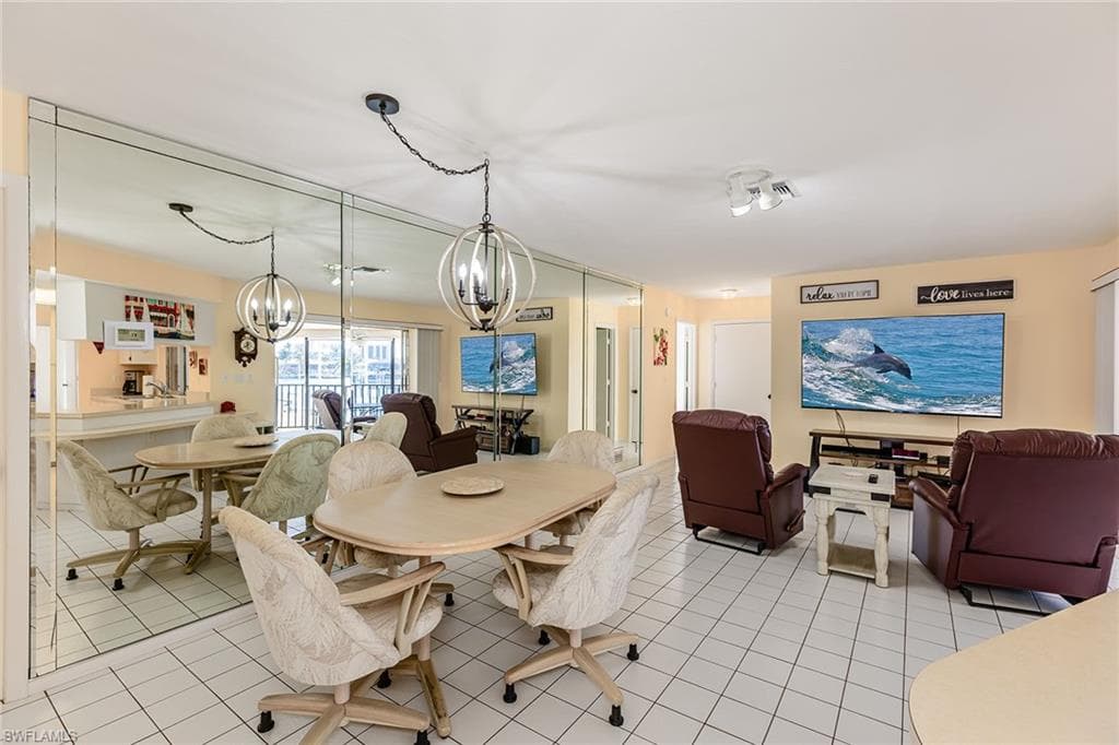 1041 Cara Ct, Marco Island, FL 34145-9