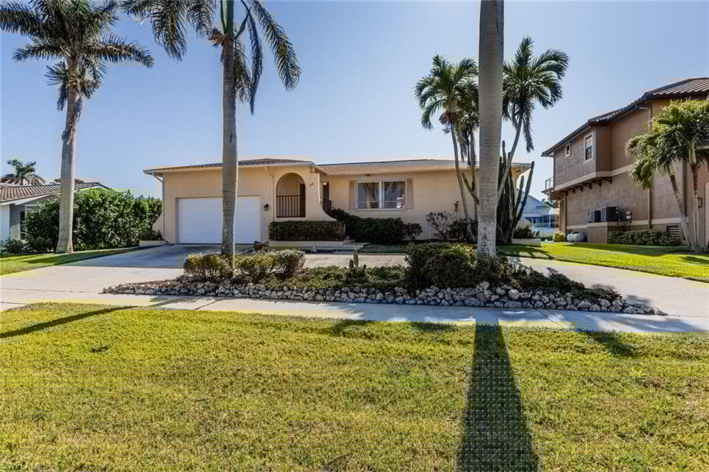 1041 Cara Ct, Marco Island, FL 34145-1