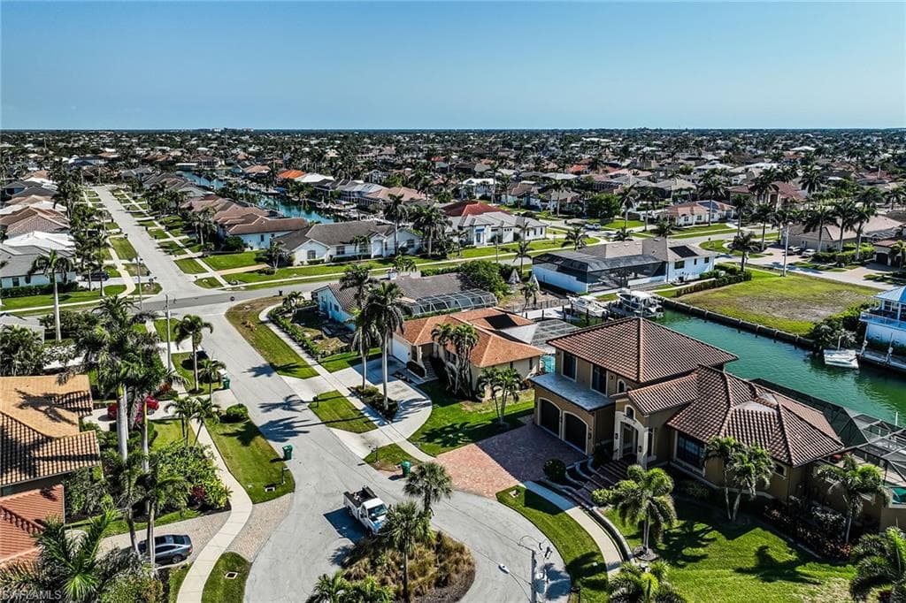 1041 Cara Ct, Marco Island, FL 34145-26