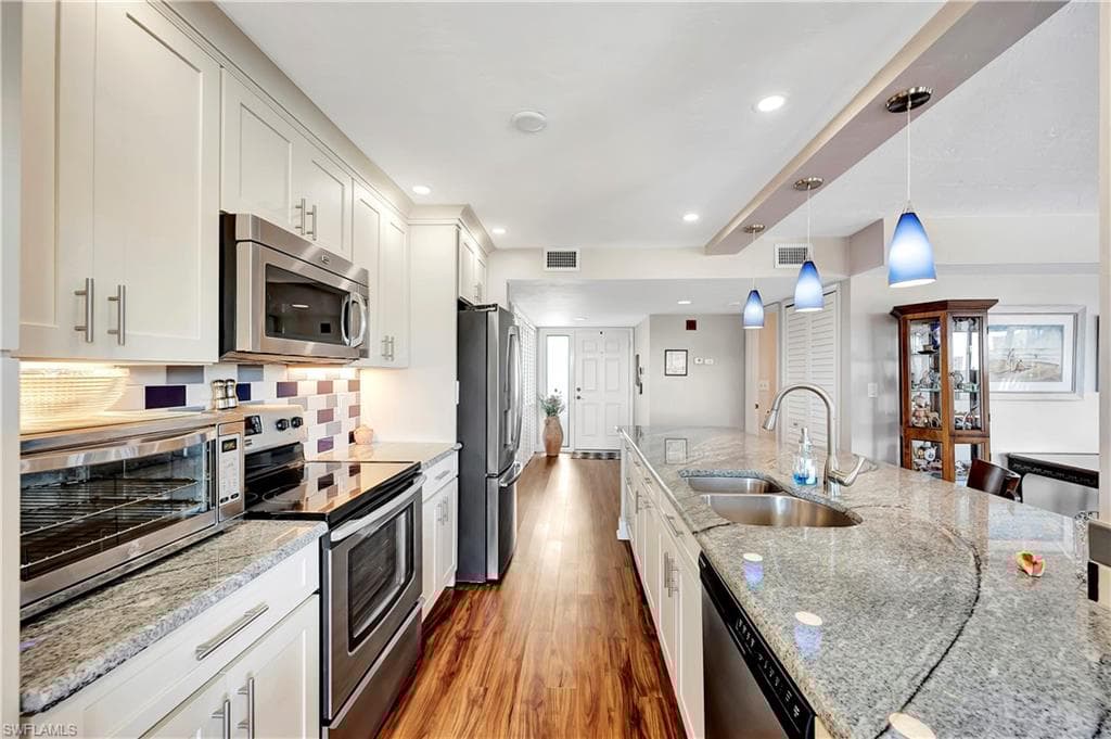 11 Bluebill Ave 201, Naples, FL 34108-5