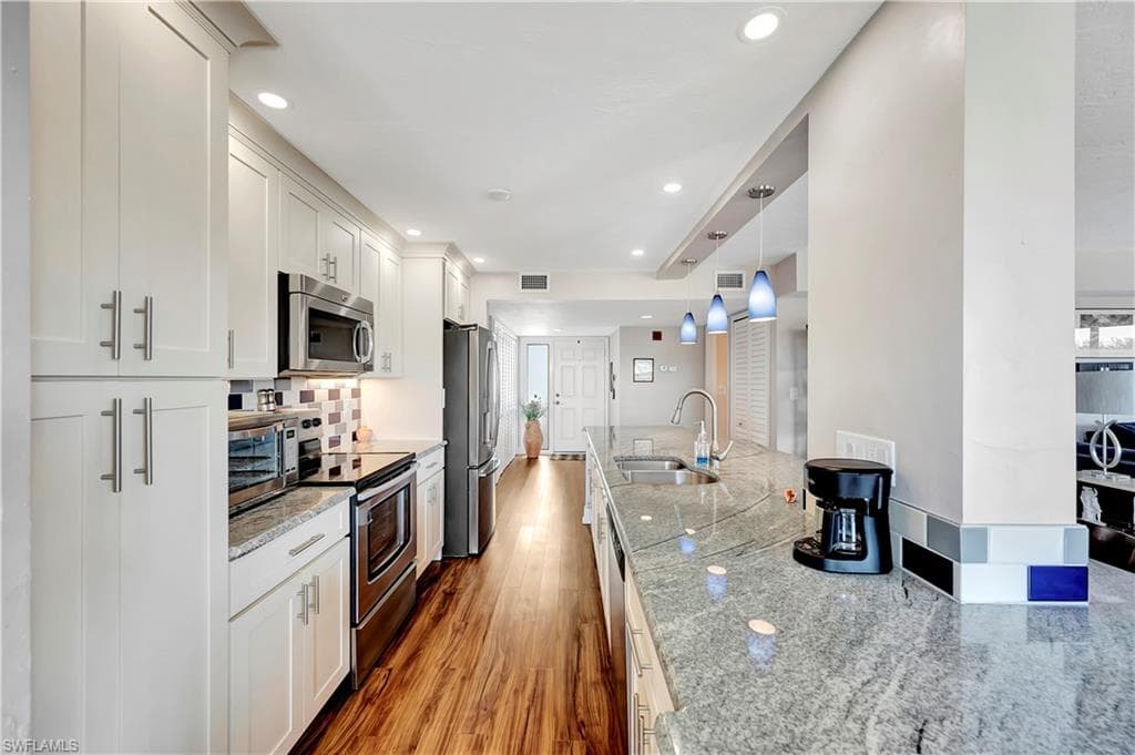 11 Bluebill Ave 201, Naples, FL 34108-6