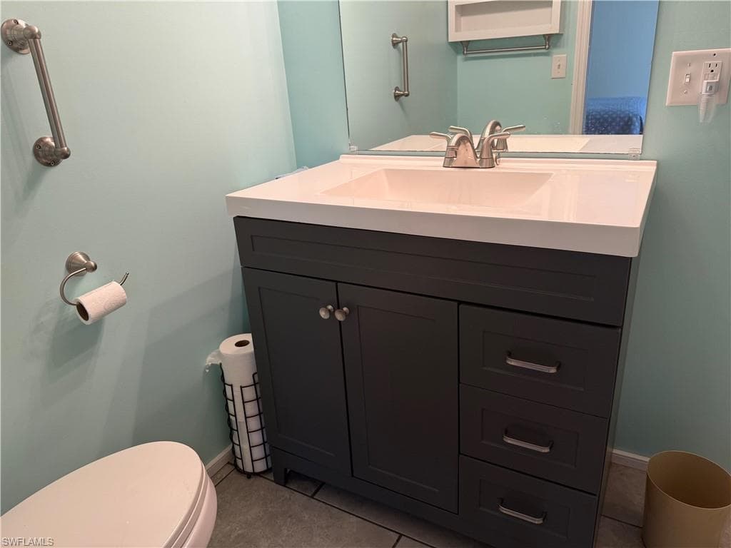 19 Aquamarine Ave 19q, Naples, FL 34114-13