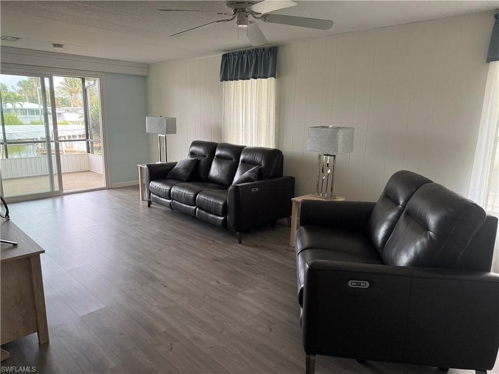 19 Aquamarine Ave 19q, Naples, FL 34114-4
