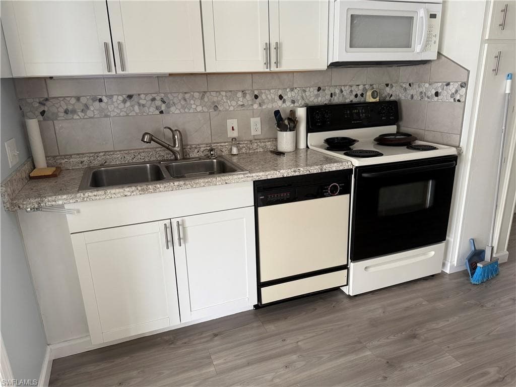 19 Aquamarine Ave 19q, Naples, FL 34114-7