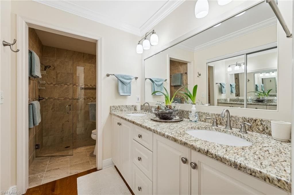 752 Wiggins Lake Dr 102, Naples, FL 34110-13
