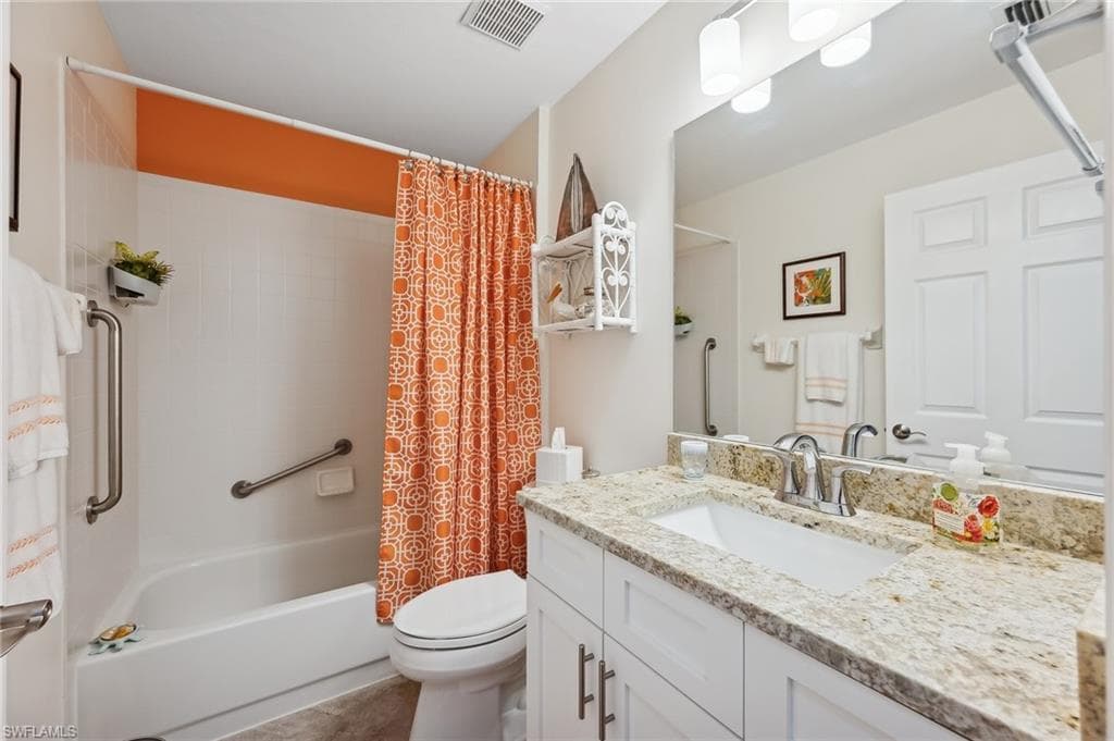 752 Wiggins Lake Dr 102, Naples, FL 34110-19