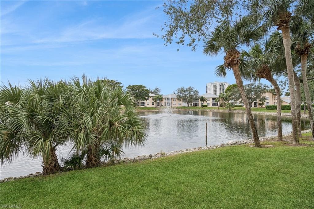 752 Wiggins Lake Dr 102, Naples, FL 34110-24