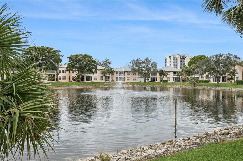752 Wiggins Lake Dr 102, Naples, FL 34110-25