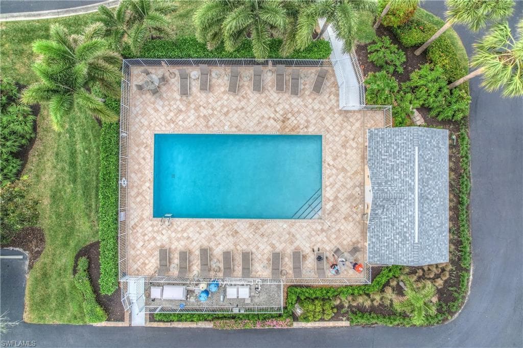 752 Wiggins Lake Dr 102, Naples, FL 34110-27