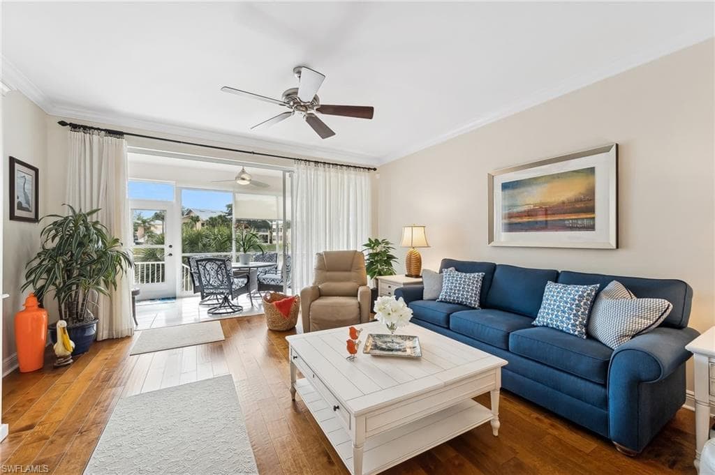 752 Wiggins Lake Dr 102, Naples, FL 34110-4