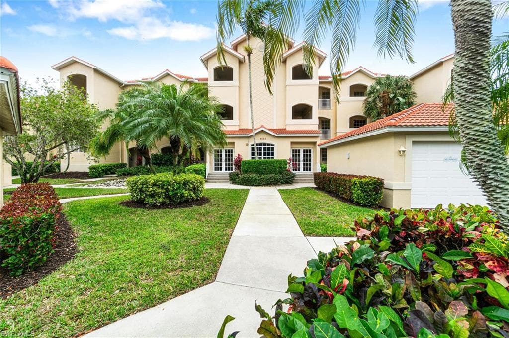4650 Yacht Harbor Dr 125, Naples, FL 34112-17