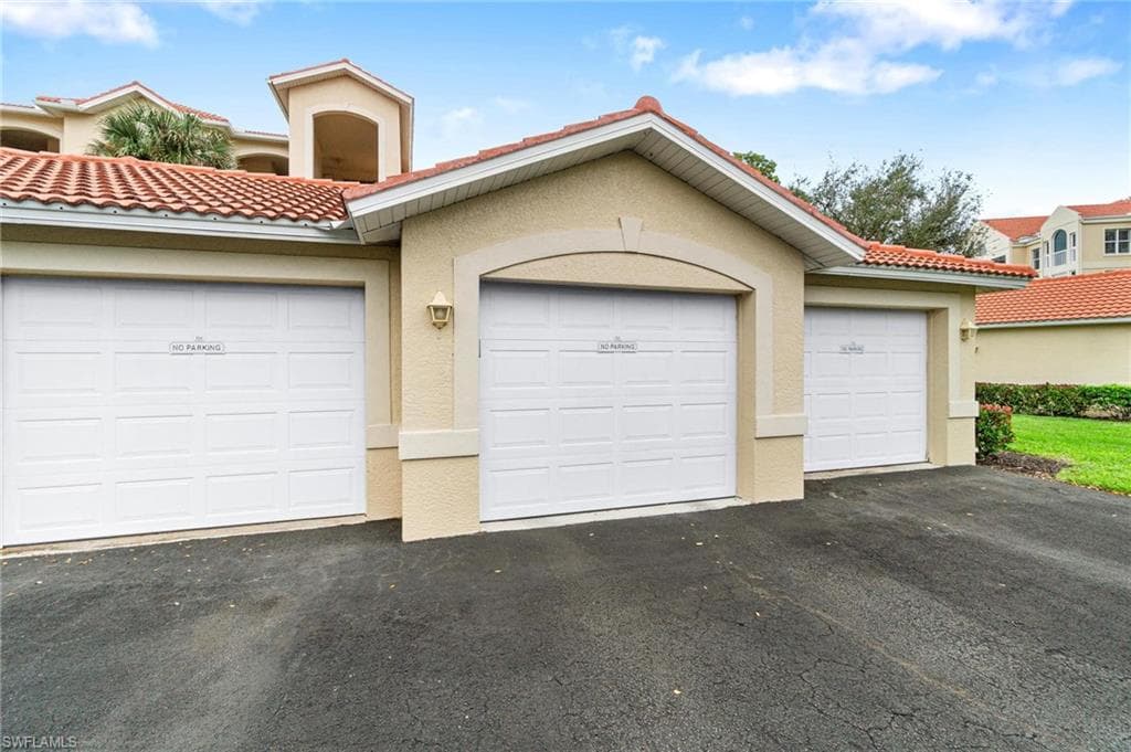 4650 Yacht Harbor Dr 125, Naples, FL 34112-18
