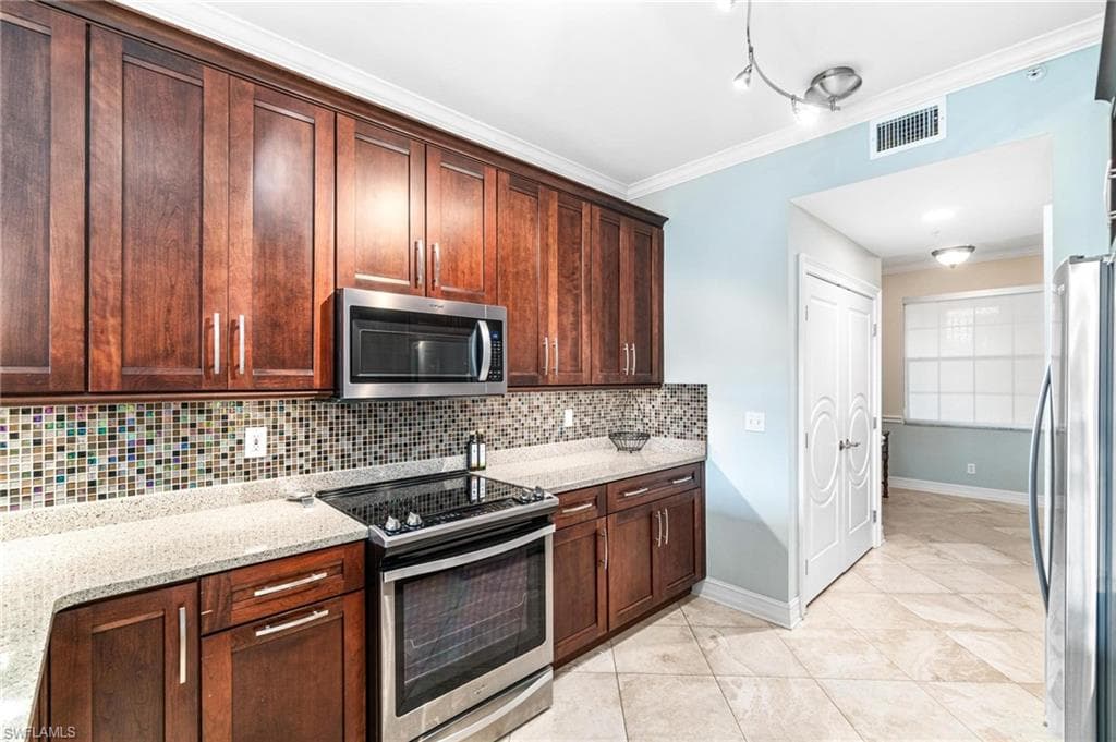 4650 Yacht Harbor Dr 125, Naples, FL 34112-6