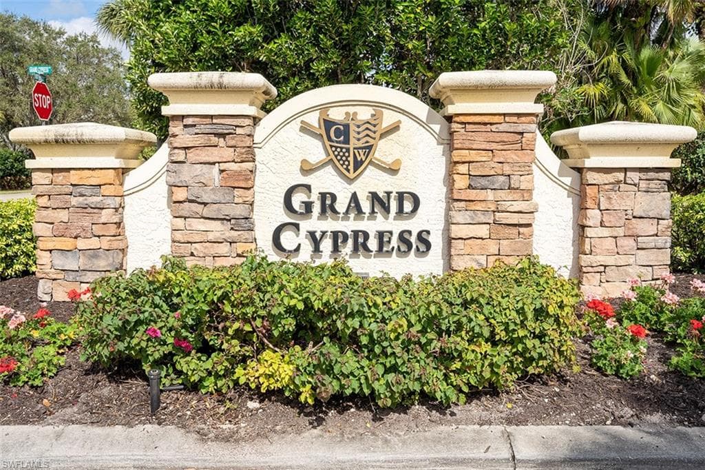 3365 Grand Cypress Dr 102, Naples, FL 34119-3