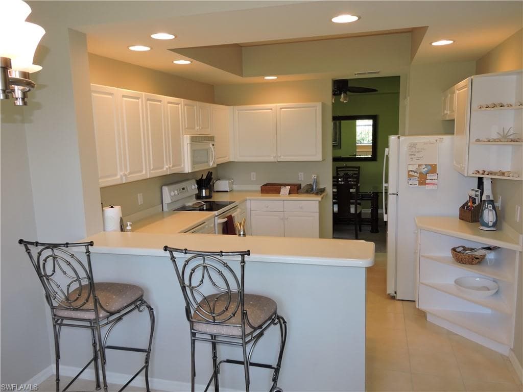 3365 Grand Cypress Dr 102, Naples, FL 34119-6