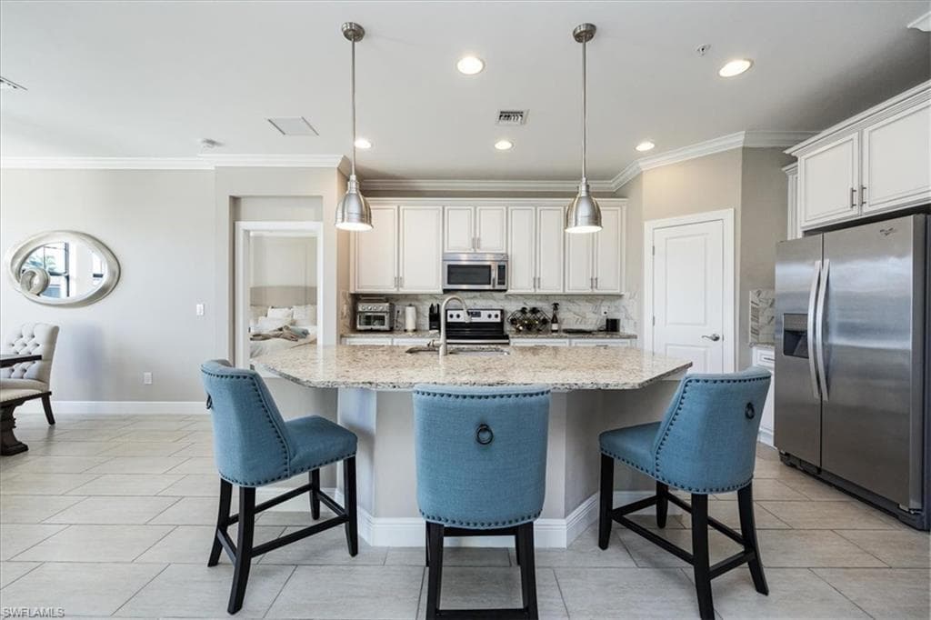 15148 Palmer Lake Cir 202, Naples, FL 34109-11
