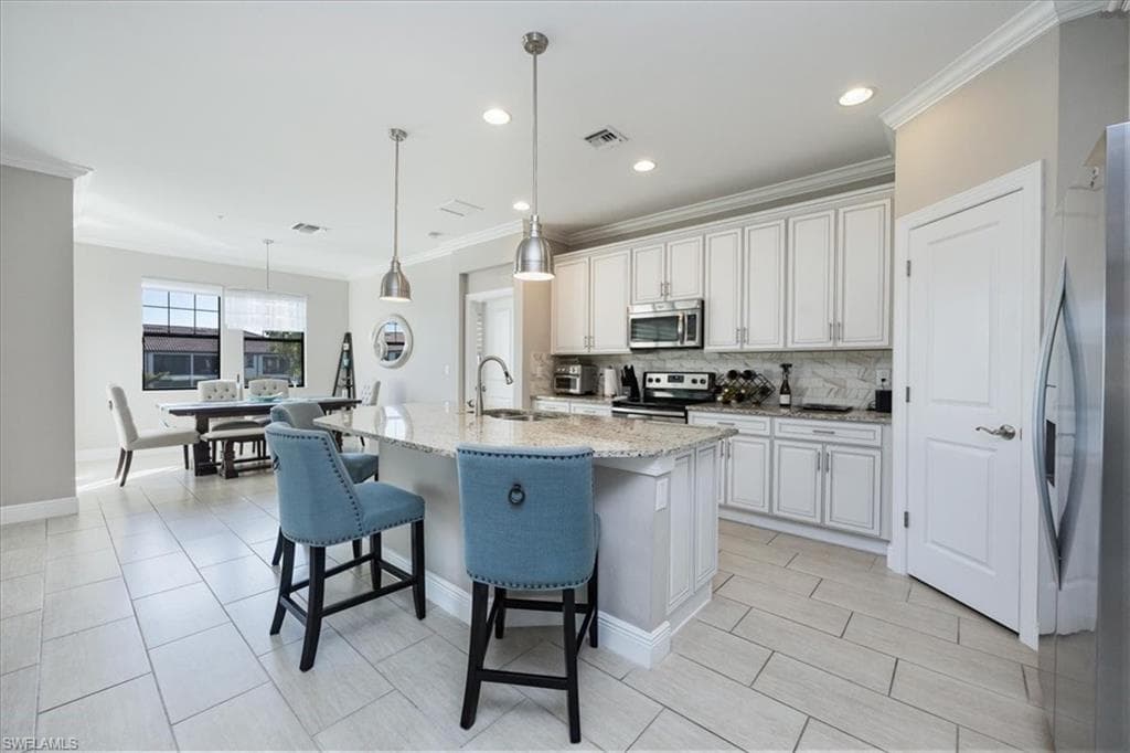 15148 Palmer Lake Cir 202, Naples, FL 34109-12