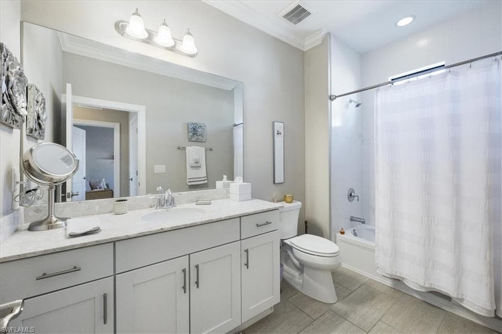 15148 Palmer Lake Cir 202, Naples, FL 34109-20