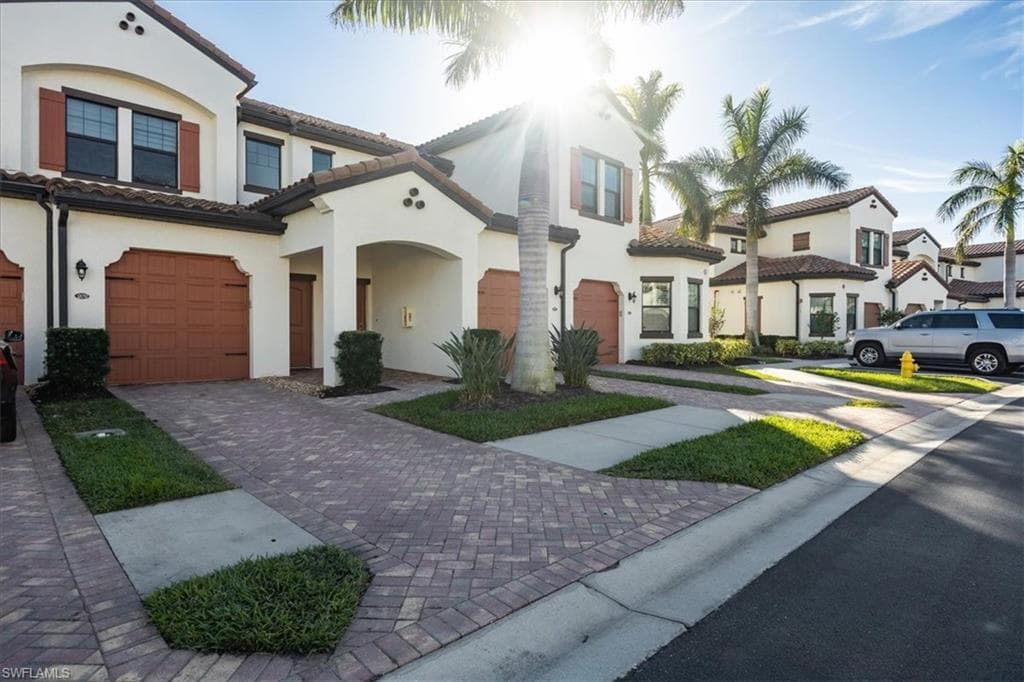 15148 Palmer Lake Cir 202, Naples, FL 34109-3