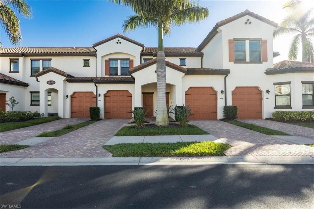 15148 Palmer Lake Cir 202, Naples, FL 34109-4