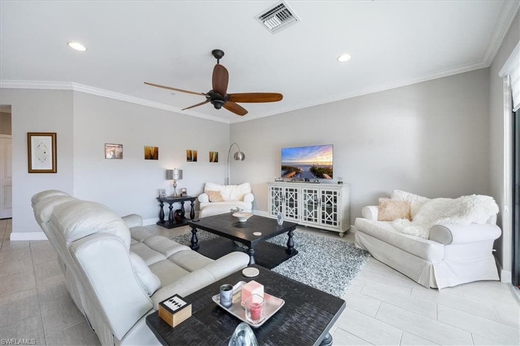 15148 Palmer Lake Cir 202, Naples, FL 34109-5