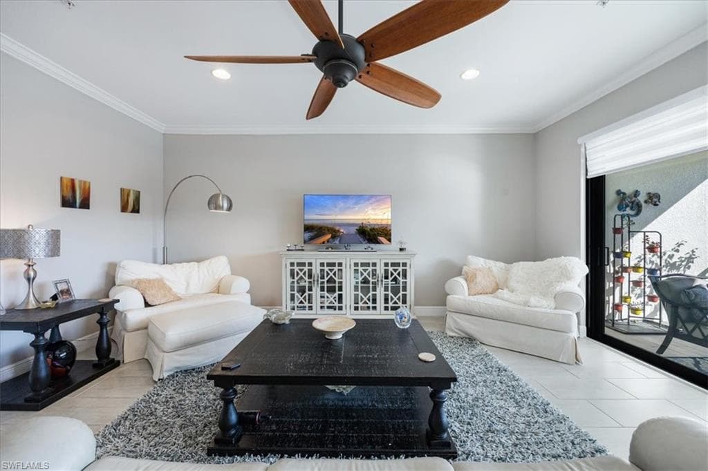 15148 Palmer Lake Cir 202, Naples, FL 34109-6