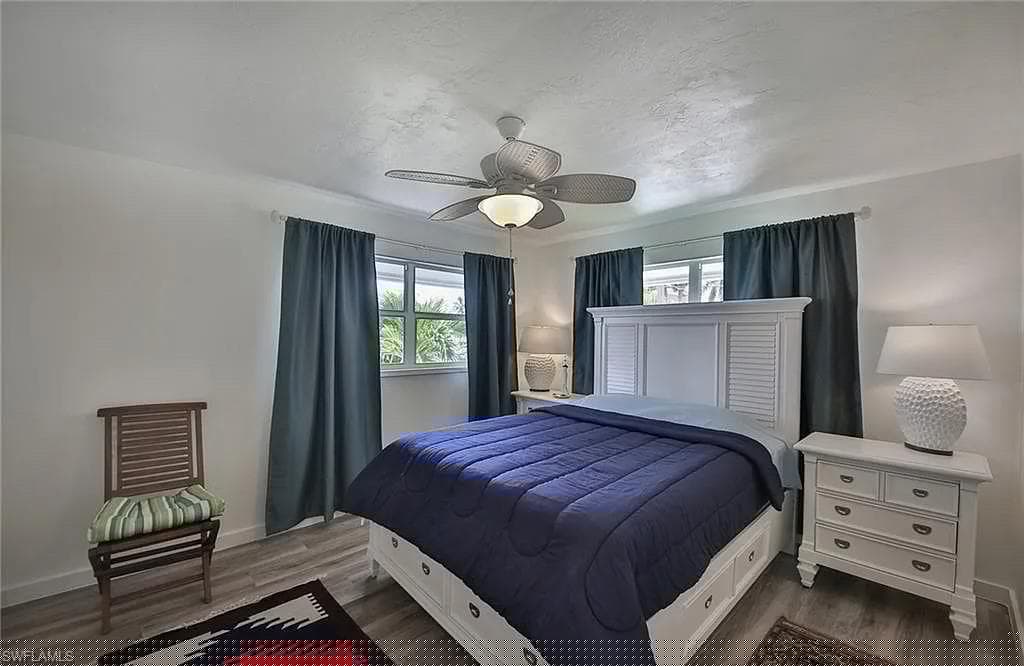 31 Pelican St W, Naples, FL 34113-12